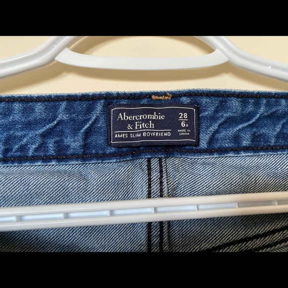 Abercrombie & Fitch Distressed Boyfriend Jean - Picture 4 of 6